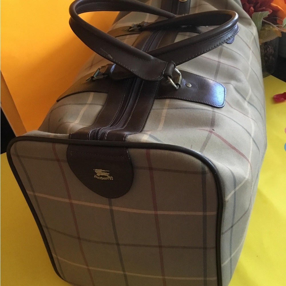 Burberry Boston travel Bag in EUC - Picture 3 of 5
